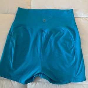 Buff bunny Rosa shorts size m